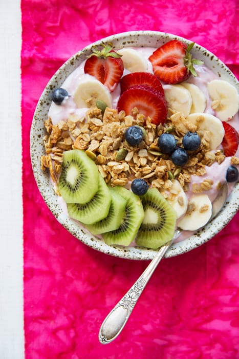 Tropical smoothie bowl with granola